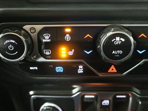 Used 2023 Jeep Wrangler Unlimited Sahara w/ Cold Weather Group AWD/4WD image 49