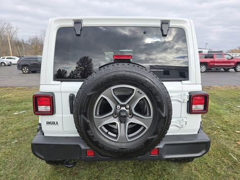 Used 2021 Jeep Wrangler Unlimited Sahara w/ Uconnect 4C Nav & Sound Group image 6