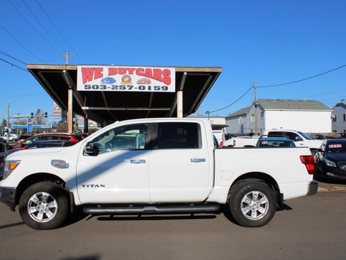 Used 2017 Nissan Titan SV image 17