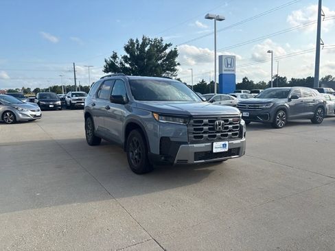 Certified 2026 Honda Pilot TrailSport image 3