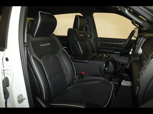 Used 2025 RAM 1500 Laramie AWD/4WD image 32