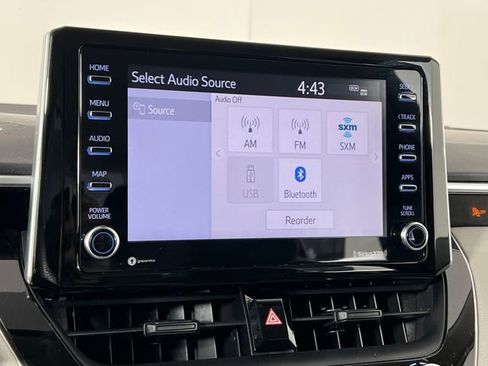 Used 2021 Toyota Corolla LE image 27