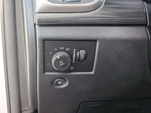 Used 2019 Jeep Grand Cherokee Altitude AWD/4WD image 20