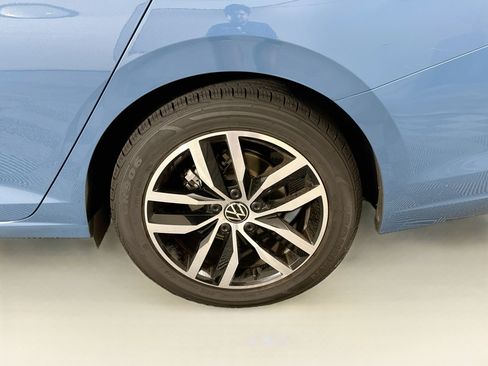 Used 2025 Volkswagen Jetta SE FWD image 11