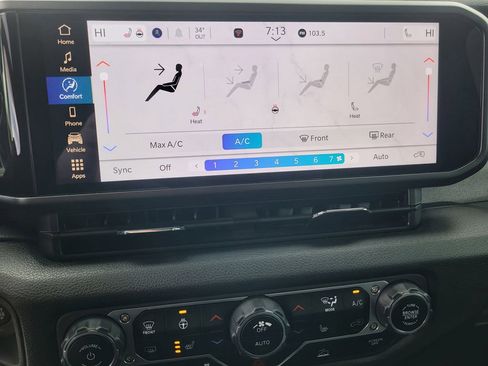 Used 2024 Jeep Wrangler Unlimited image 18