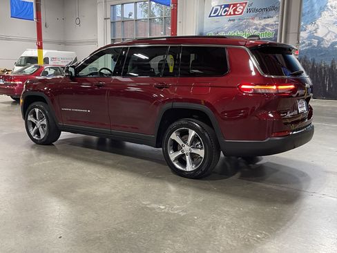 Certified 2024 Jeep Grand Cherokee L Limited AWD/4WD image 3