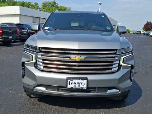 Used 2024 Chevrolet Suburban High Country AWD/4WD image 2