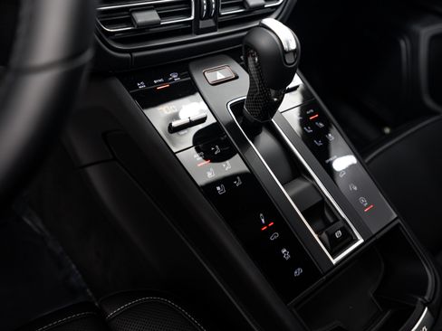 Certified 2025 Porsche Macan GTS AWD/4WD image 14
