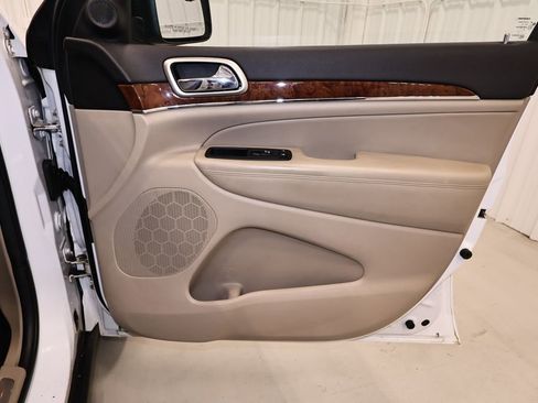 Used 2013 Jeep Grand Cherokee Limited w/ Trailer Tow Group image 19