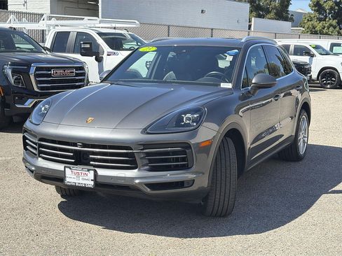 Used 2023 Porsche Cayenne AWD/4WD image 3