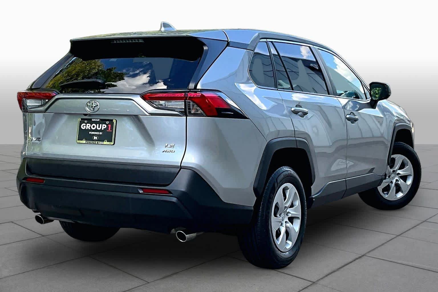 Used 2023 Toyota RAV4 LE AWD/4WD image 13