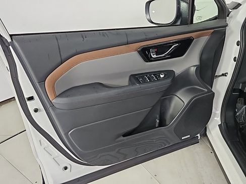 Used 2025 Subaru Forester Sport image 11