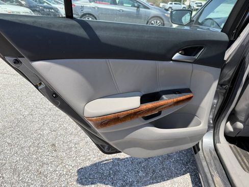 Used 2011 Honda Accord EX-L image 17