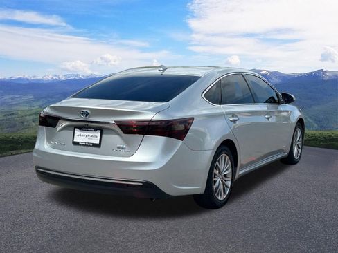 Used 2016 Toyota Avalon Limited w/ Toyota Safety Sense Package FWD image 5
