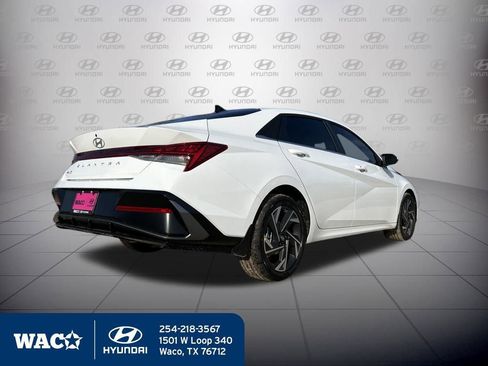 Used 2025 Hyundai Elantra SEL image 8