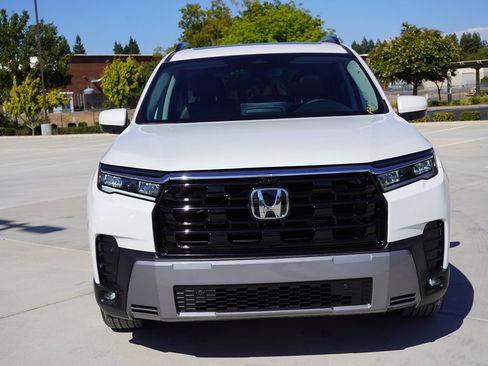 Used 2026 Honda Pilot Touring image 5