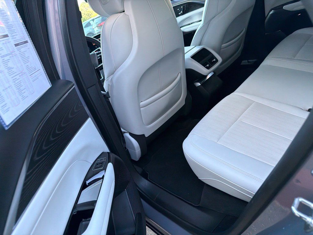 Used 2024 Cadillac Lyriq Sport RWD image 7
