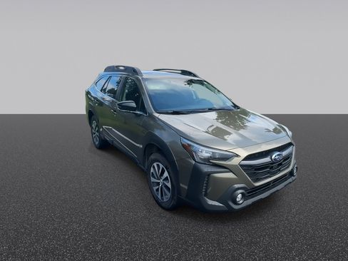 Used 2024 Subaru Outback Premium AWD/4WD image 3