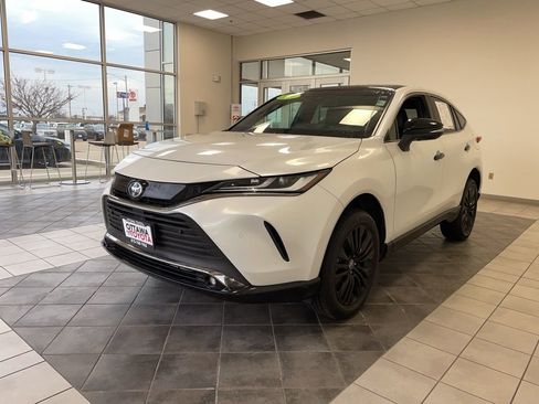 Used 2024 Toyota Venza Nightshade image 2