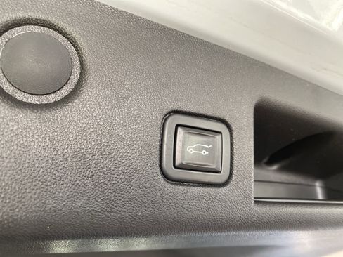 Used 2020 Chevrolet Equinox LT image 30