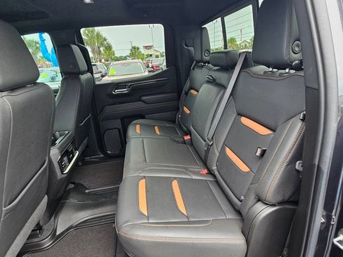 Used 2022 GMC Sierra 1500 AT4 w/ AT4 Premium Package AWD/4WD image 16