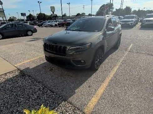 Used 2021 Jeep Cherokee Latitude Lux w/ Comfort/Convenience Group AWD/4WD image 6
