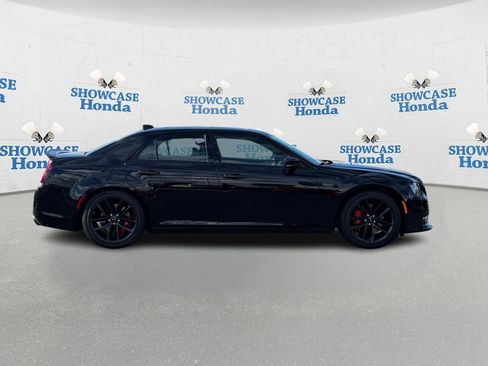 Used 2023 Chrysler 300 C image 9