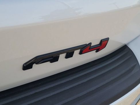 Used 2024 GMC Yukon XL AT4 w/ AT4 Premium Plus Package AWD/4WD image 9