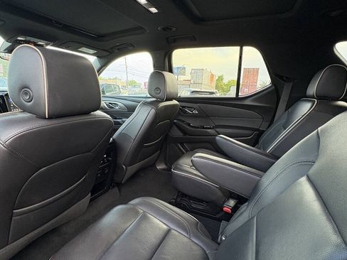 Used 2023 Chevrolet Traverse Premier FWD image 6