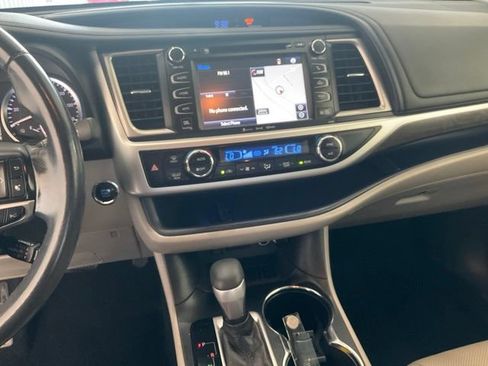 Used 2017 Toyota Highlander Limited FWD image 13