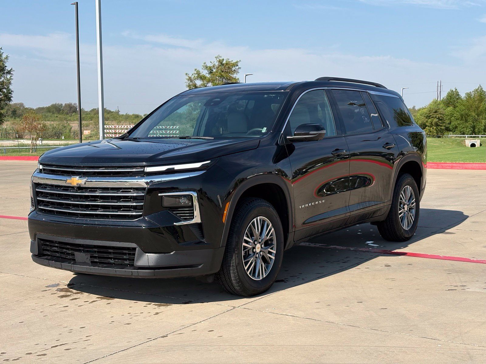 Used 2026 Chevrolet Traverse LT w/ Driver Confidence Package FWD image 3