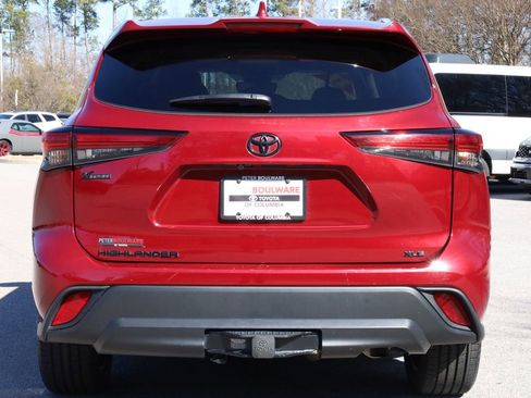 Used 2023 Toyota Highlander XLE image 4