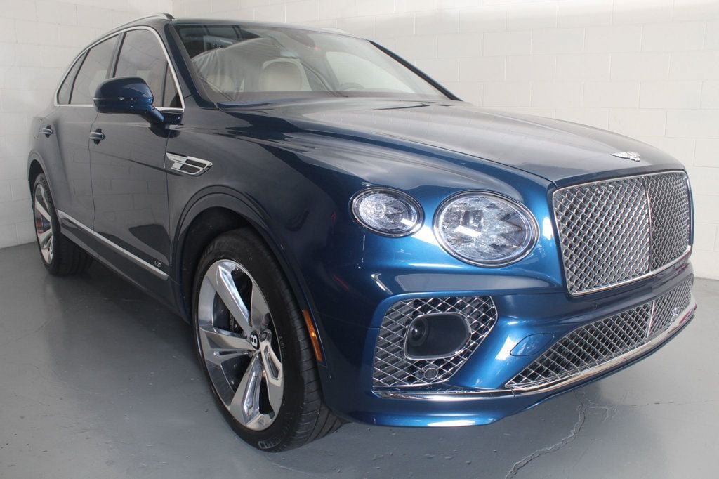 Used 2022 Bentley Bentayga AWD/4WD image 17