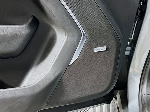 New 2025 Chevrolet Suburban Premier image 19