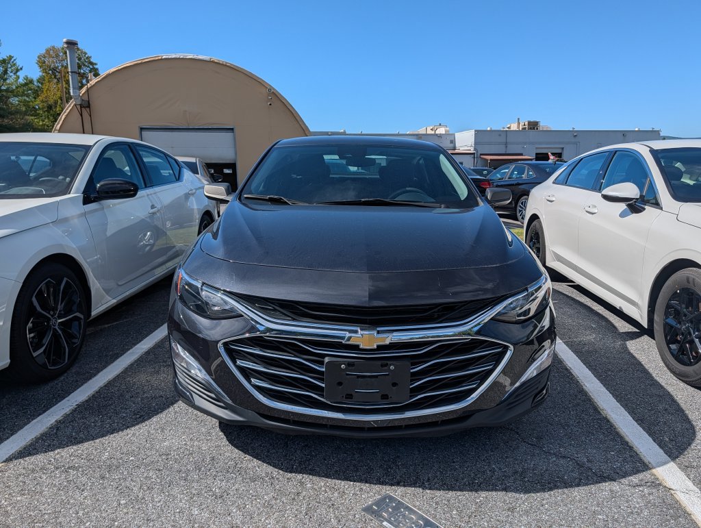 Used 2023 Chevrolet Malibu LS FWD image 2