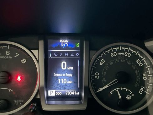Used 2019 Toyota Tacoma SR5 AWD/4WD image 15