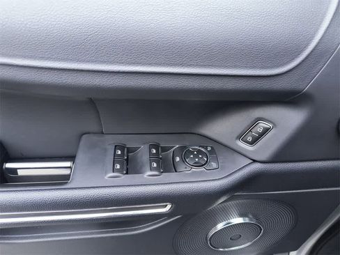 Used 2024 Ford Expedition XLT image 13