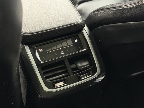 Used 2022 Volvo XC90 T6 Momentum w/ Climate Package image 40