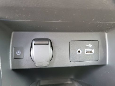 Used 2025 Nissan Versa SV FWD image 27