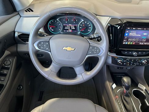 Used 2021 Chevrolet Traverse Premier FWD image 14