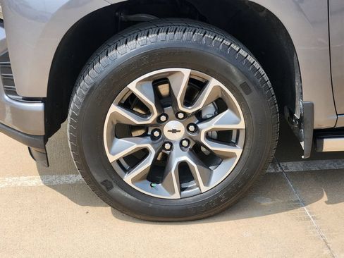 Used 2021 Chevrolet Silverado 1500 High Country w/ Technology Package RWD image 12
