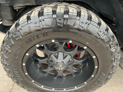 Used 2005 HUMMER H2 w/ Preferred Equipment Group image 2