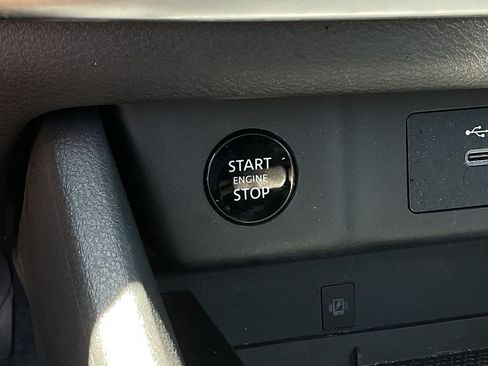 Used 2026 Nissan Rogue SL FWD image 25