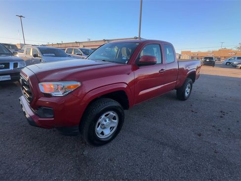 Used 2018 Toyota Tacoma SR image 4