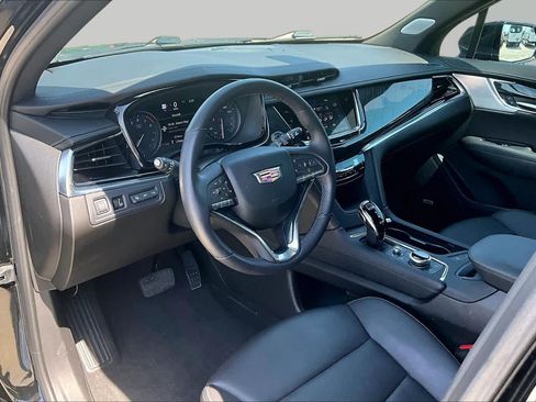 Used 2024 Cadillac XT6 Premium Luxury w/ Technology Package FWD image 16