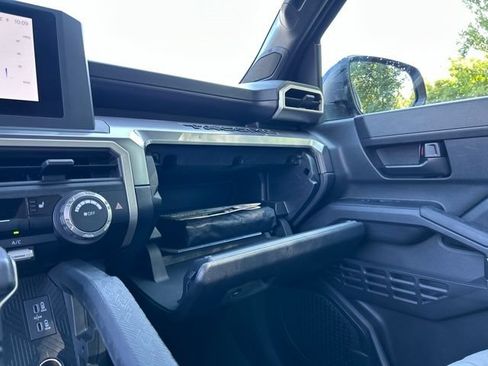 Certified 2024 Toyota Tacoma SR5 AWD/4WD image 77