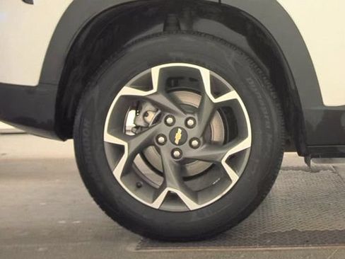 Used 2024 Chevrolet Trax LT w/ Driver Confidence Package FWD image 17