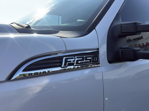 Used 2011 Ford F250 Lariat w/ Lariat Interior Pkg AWD/4WD image 10