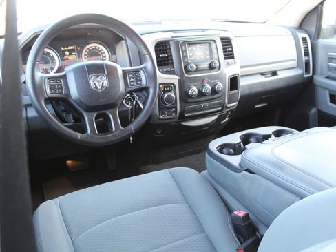 Used 2016 RAM 1500 Classic SLT AWD/4WD image 9