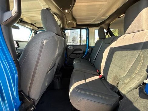 Used 2025 Jeep Wrangler Unlimited Sahara AWD/4WD image 11